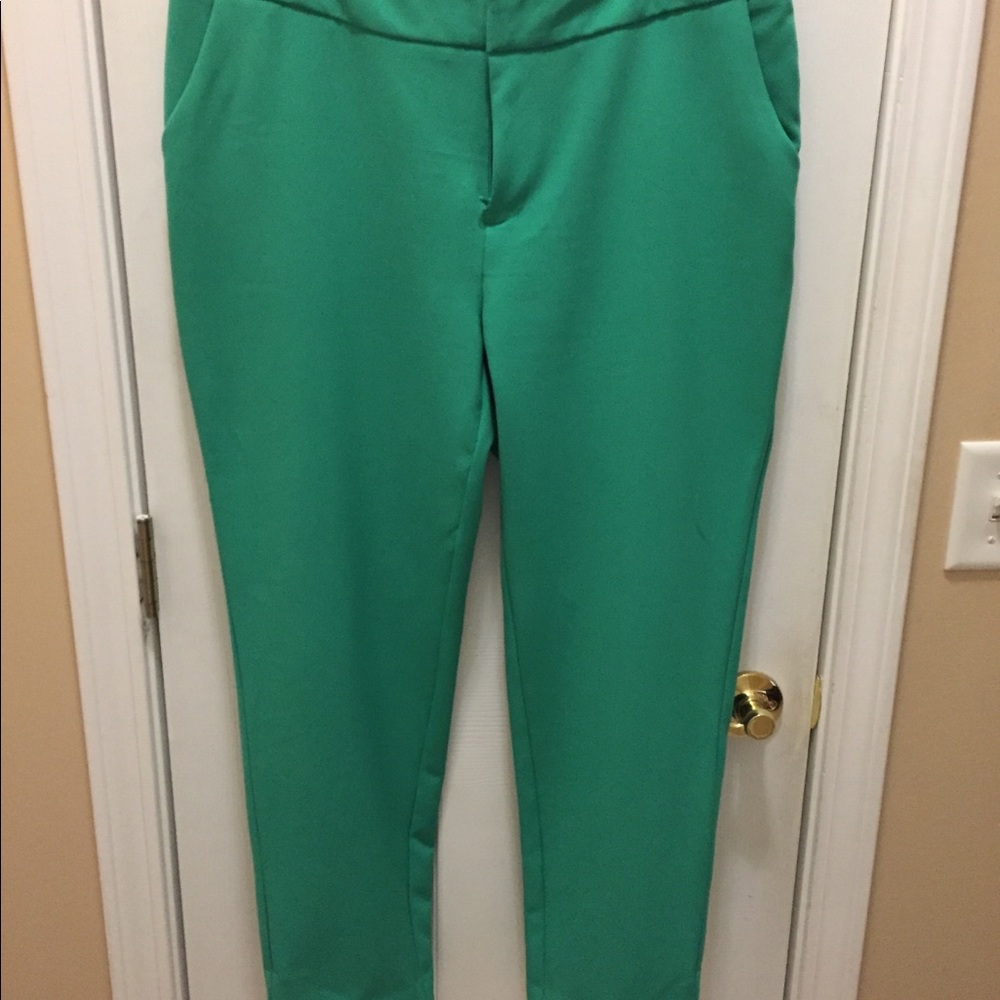 Green pants 🌸🐥